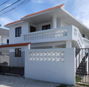 White Paradise Beach House Your Coastal Haven